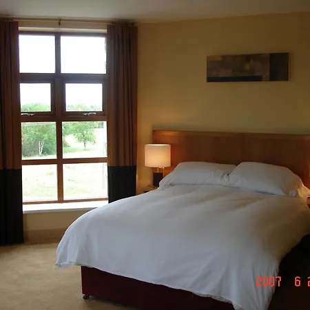 מלון Upton Court 3*