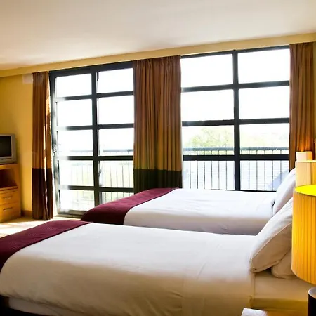 Hotel Upton Court 3*