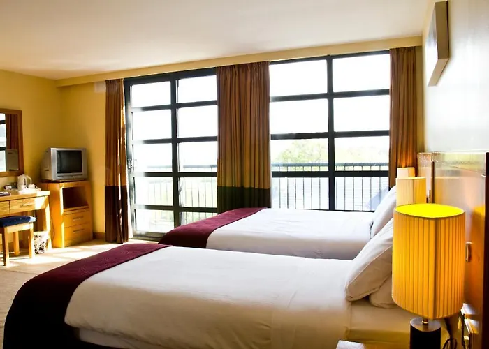 Hotel Upton Court 3*